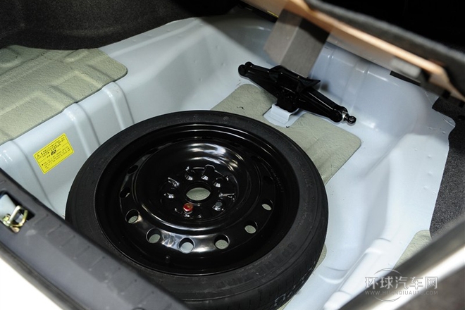 2012款 1.5L 手动旗舰型