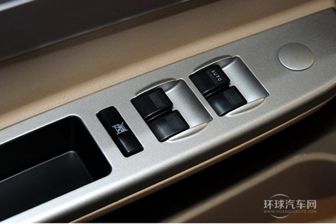 2011款 520i 1.3L 实用型