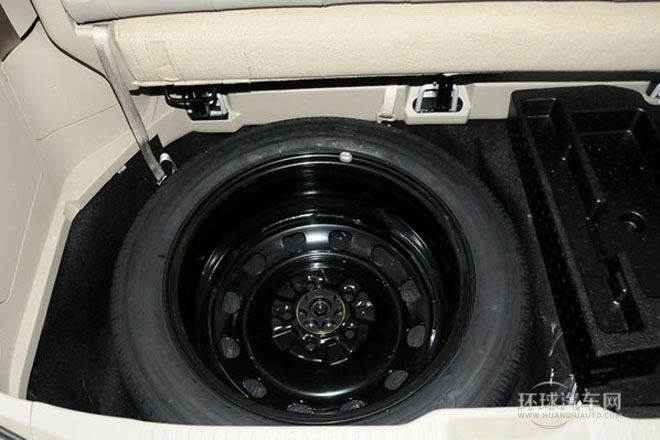 2013款 2.4L 手动尊贵型