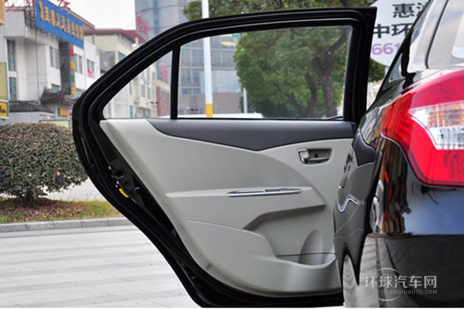 2014款 1.5L 手动旗舰型