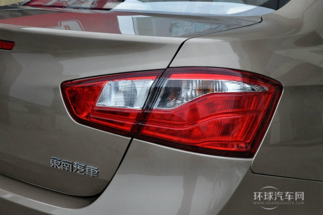 2013款 1.5L 手动舒适型CNG