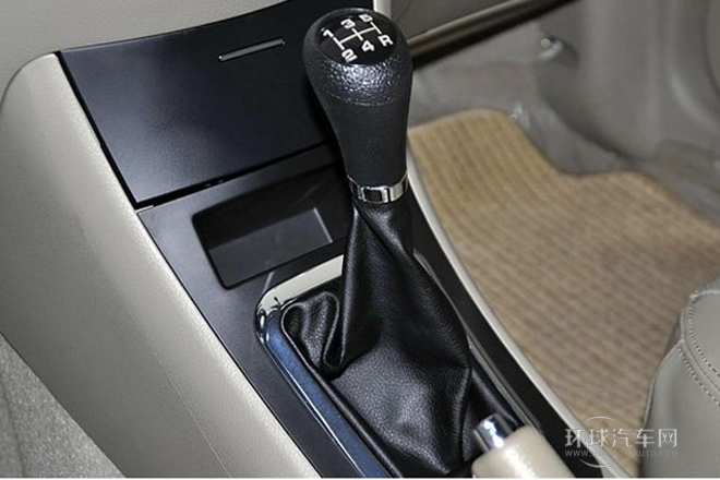 2012款 1.5L 手动旗舰型