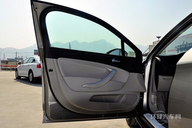 2013款 2.0L 自动尊享型