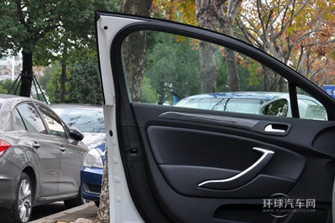 2013款 2.0L 自动悦享型