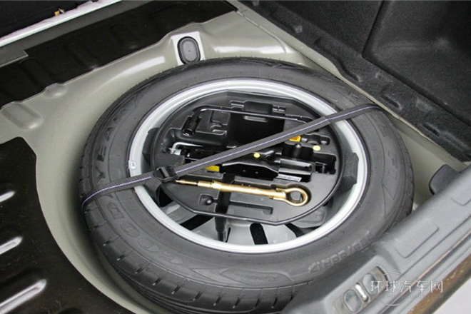 2013款 2.3L 自动尊贵型
