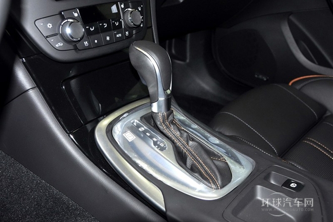 2013款 2.0T 四驱运动型