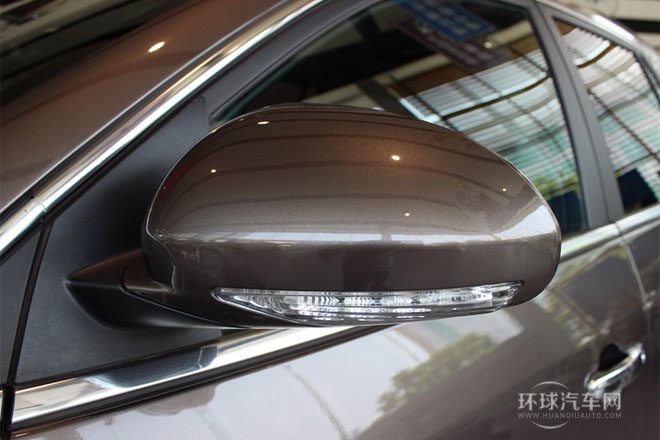 2013款3.6L 两驱雅致版