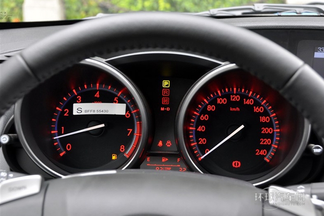 2012款 两厢 2.0L 自动豪华型