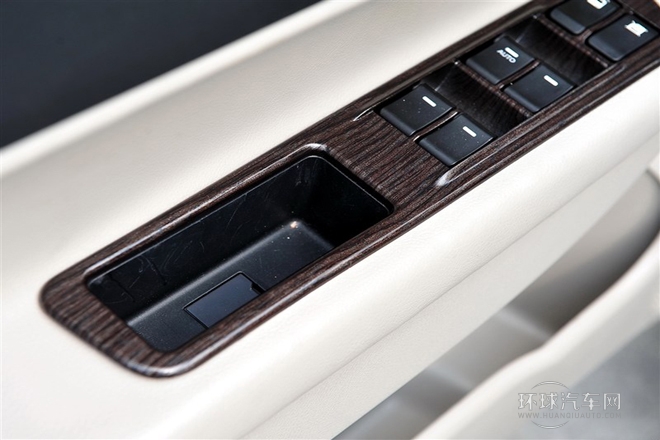 2015款 1.8T 自动两驱精英版