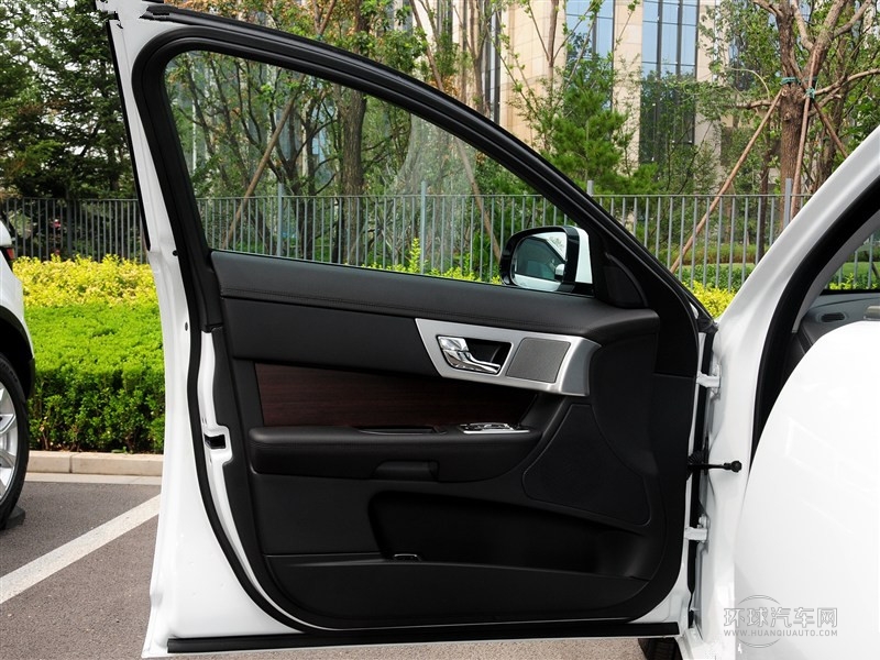 2015款XF 2.0T Sportbrake 风华版