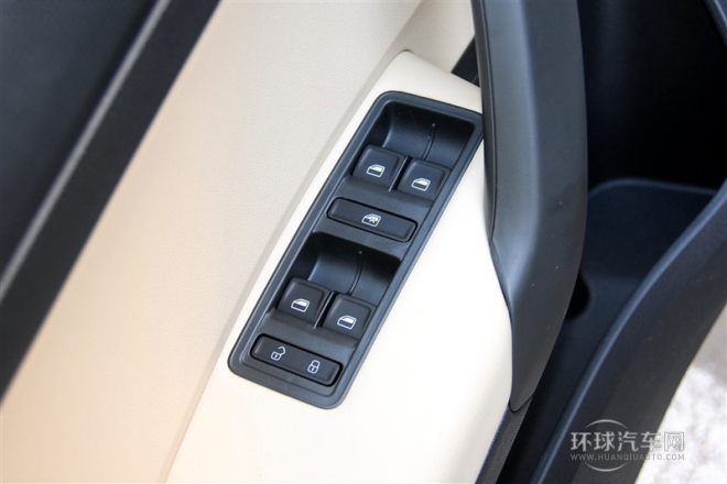 2015款 1.6L 手动智选型