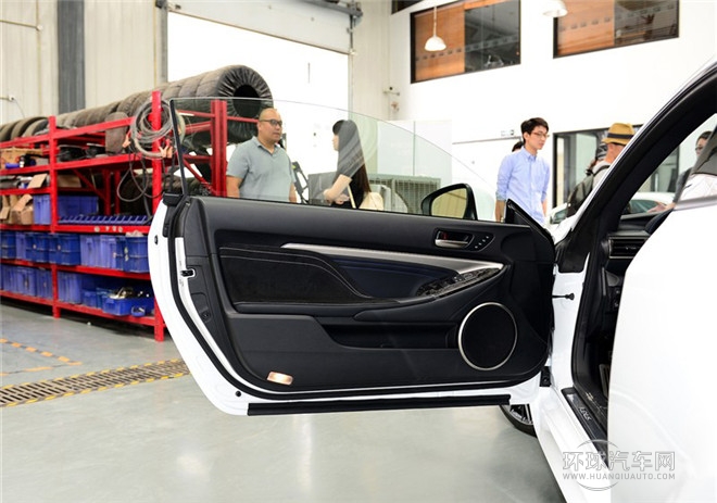 2015款 F 5.0L 碳纤维版