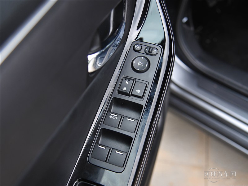 2015款 2.0L 尊贵版
