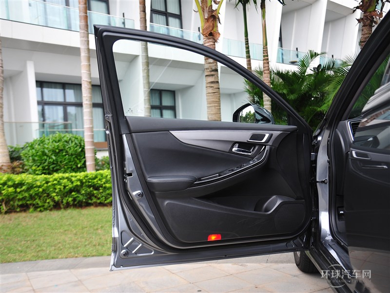 2015款 2.0L 尊贵版