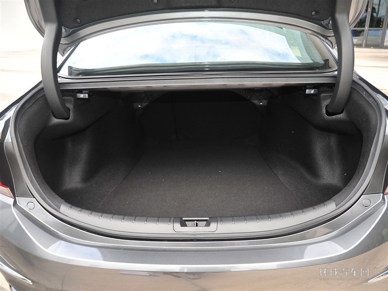 2015款 2.0L 尊贵版