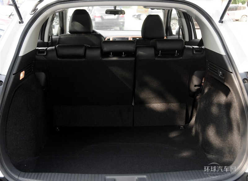 2015款 1.8L CVT两驱豪华型