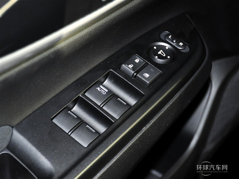 2015款 1.8L 自动豪华版