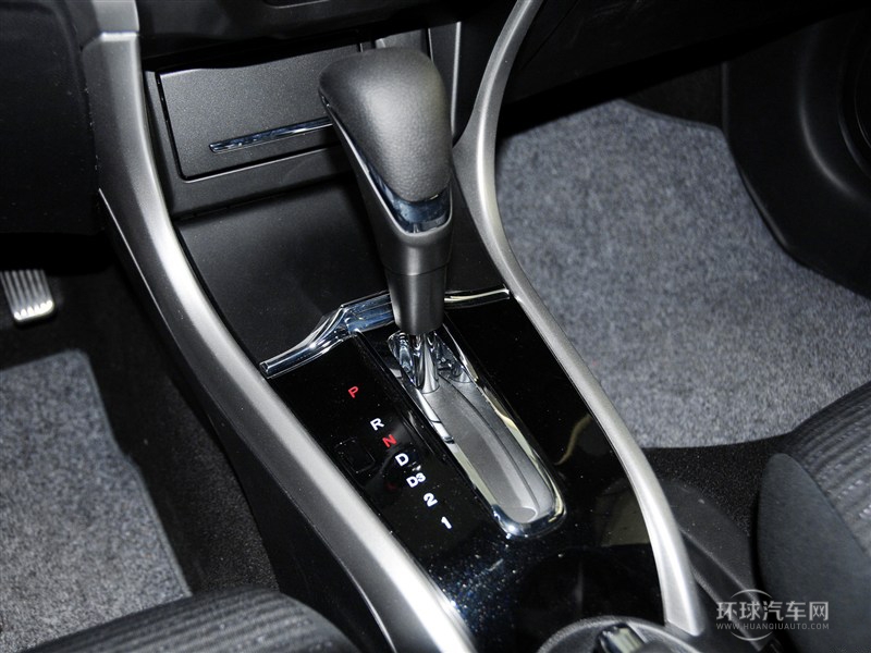 2015款 1.8L 自动豪华版