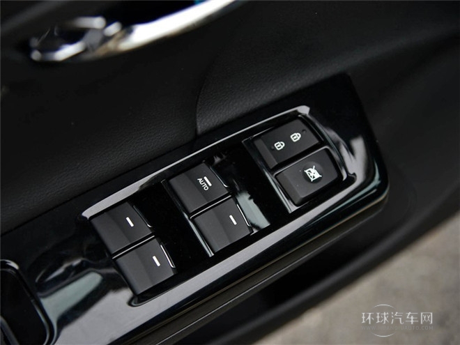2015款 1.8T 自动尊贵型