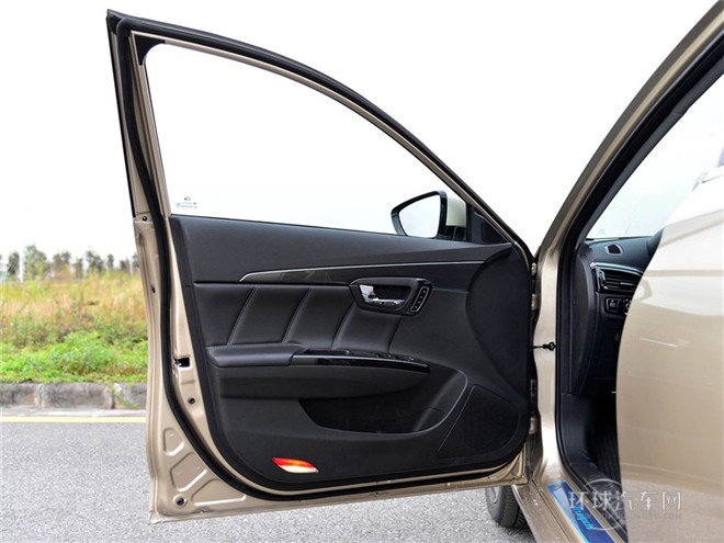 2015款 1.8T 自动尊贵型