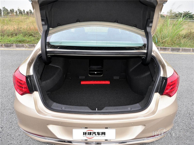 2015款 1.8T 自动尊贵型