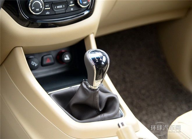 2015款 1.8L 手动豪华导航ESP版 7座