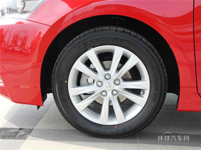 2014款 200h 1.8L 自动 领先版（双色）