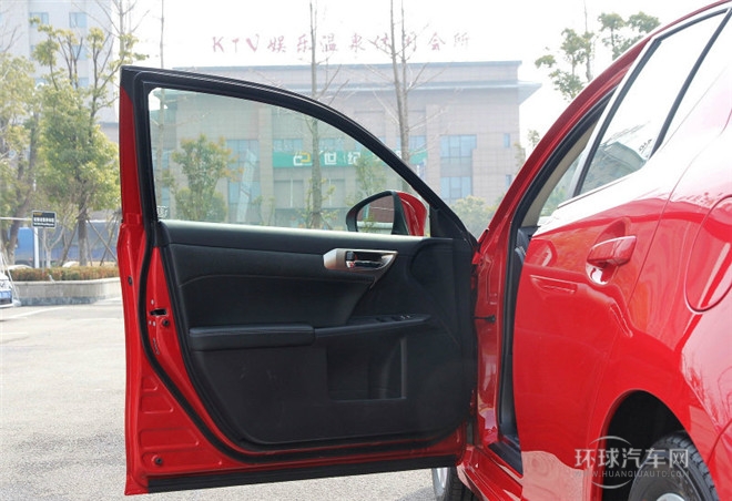 2014款 200h 1.8L 自动 领先版（双色）