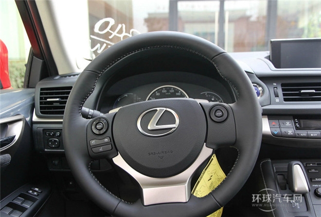 2014款 200h 1.8L 自动 领先版（双色）