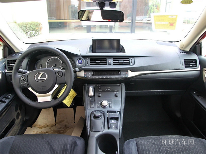 2014款 200h 1.8L 自动 领先版（双色）