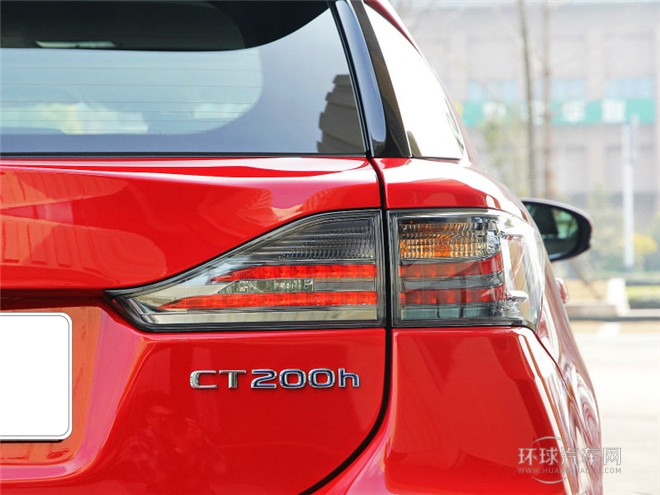 2014款 200h 1.8L 自动 领先版（双色）