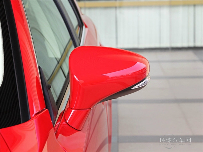2014款 200h 1.8L 自动 领先版（双色）