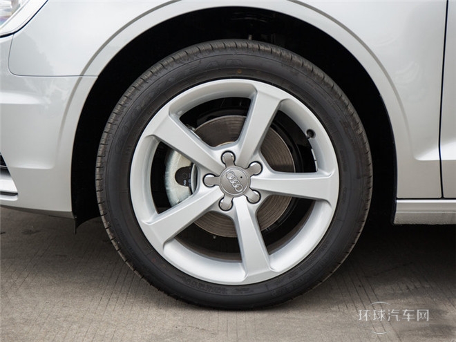 2015款 Limousine 40 TFSI 自动舒适型