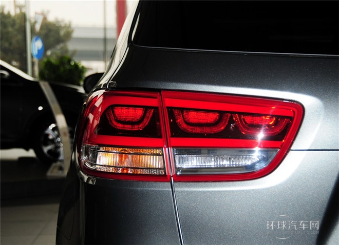 索兰托L 2.4L GDI 汽油4WD尊贵版 7座