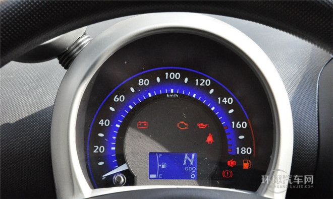 2015款 1.0L AMT 悦酷型