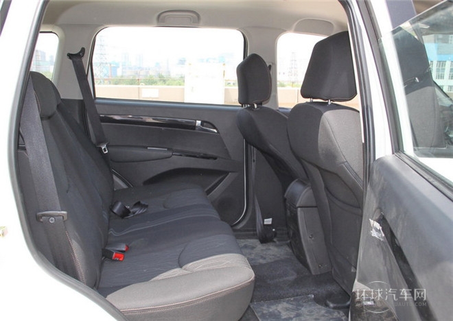 2015款 探索版 2.0T 柴油4X2豪华型