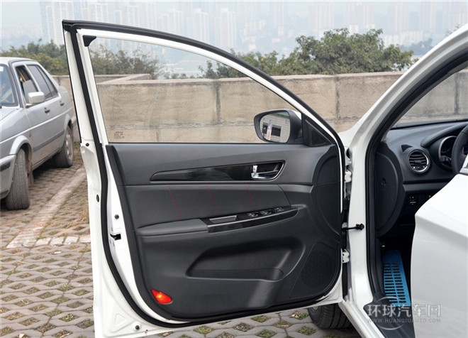 2015款 1.6L 自动旗舰型