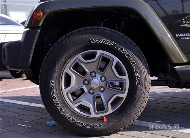 2015款 3.0L 四门版 Sahara
