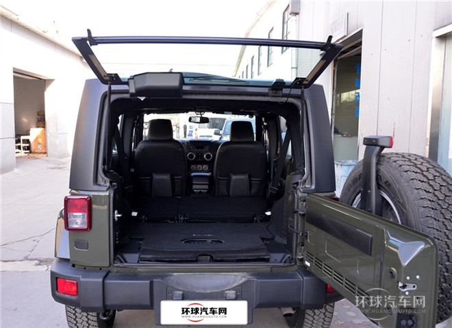 2015款 3.0L 四门版 Sahara