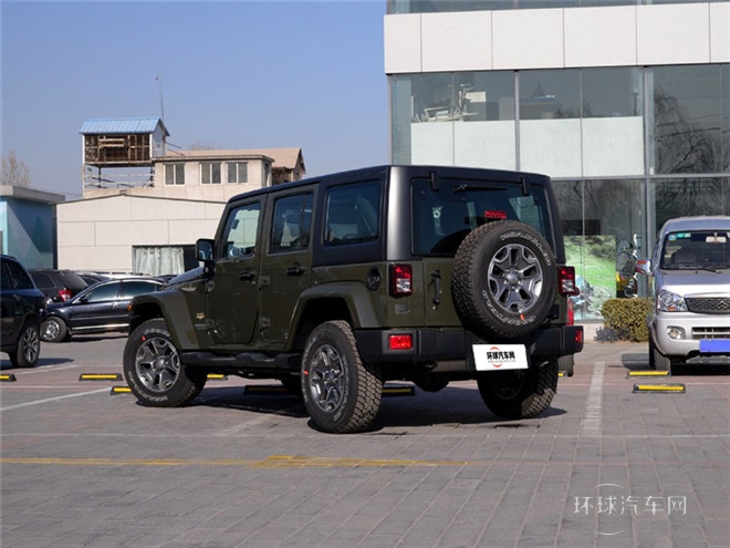 2015款 3.0L 四门版 Sahara