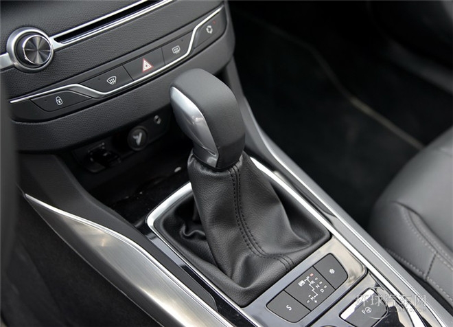 2015款 1.6T 自动睿驰版
