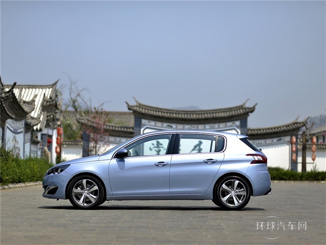 2015款 1.6T 自动睿驰版