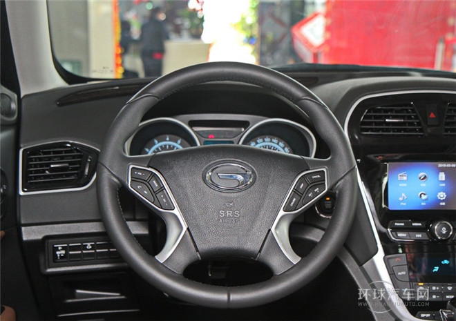 2015款 2.0L 自动两驱豪华导航版