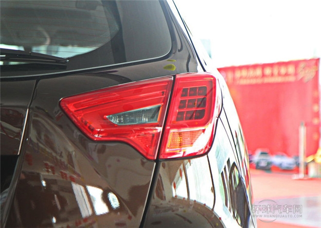 2015款 2.0L 自动两驱豪华导航版