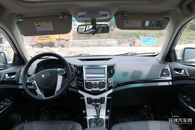 2015款 1.5L 自动豪华型