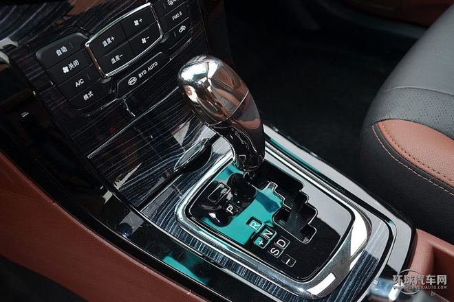 2015款 1.5L 自动旗舰型