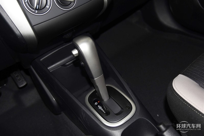 2015款 1.6L 自动豪华版