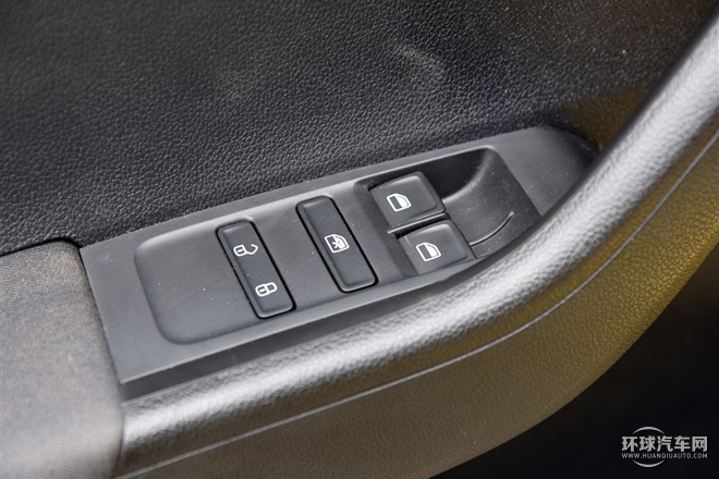 2015款 1.6L 自动运动版