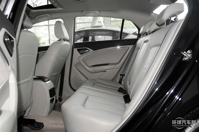 2015款 1.8T 自动尊贵型