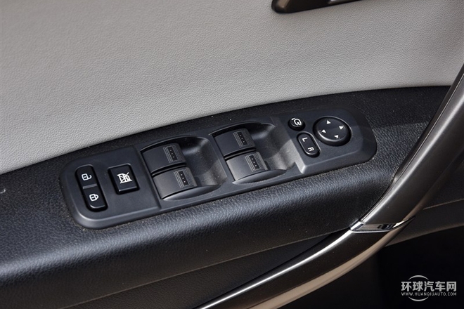 2015款 1.8T 自动豪华型